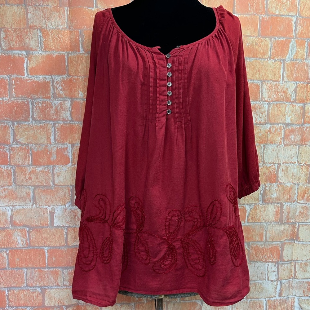 Brina &‎ Em Embroidered Pleated Front Tunic Top